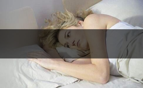 喝茶失眠怎樣才能快速入睡，這樣可以有效防止失-2