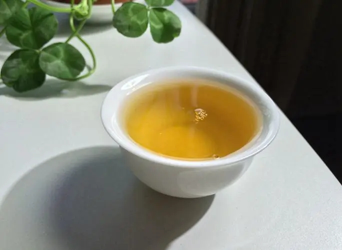 2022年一喝普洱茶肚子就熱熱的怎么回事？