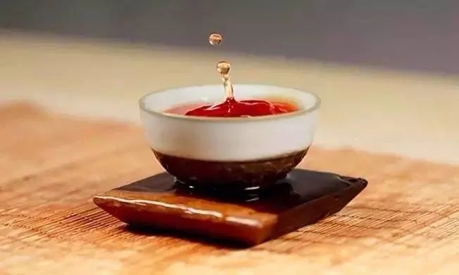 從時(shí)間維度來(lái)看，普洱茶的尷尬期并不可怕